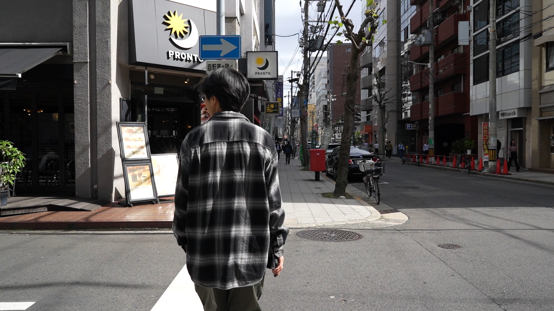 プロントコーヒーのある交差点を通過します